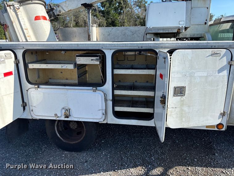 image for item YA3909 2006 Ford F350 Super Duty  bucket truck