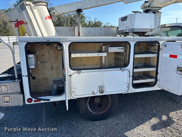 image for item YA3909 2006 Ford F350 Super Duty  bucket truck