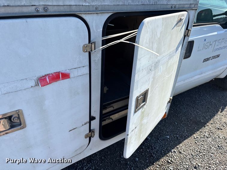 image for item YA3909 2006 Ford F350 Super Duty  bucket truck
