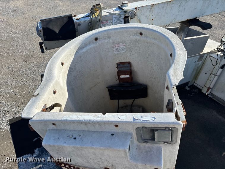 image for item YA3909 2006 Ford F350 Super Duty  bucket truck