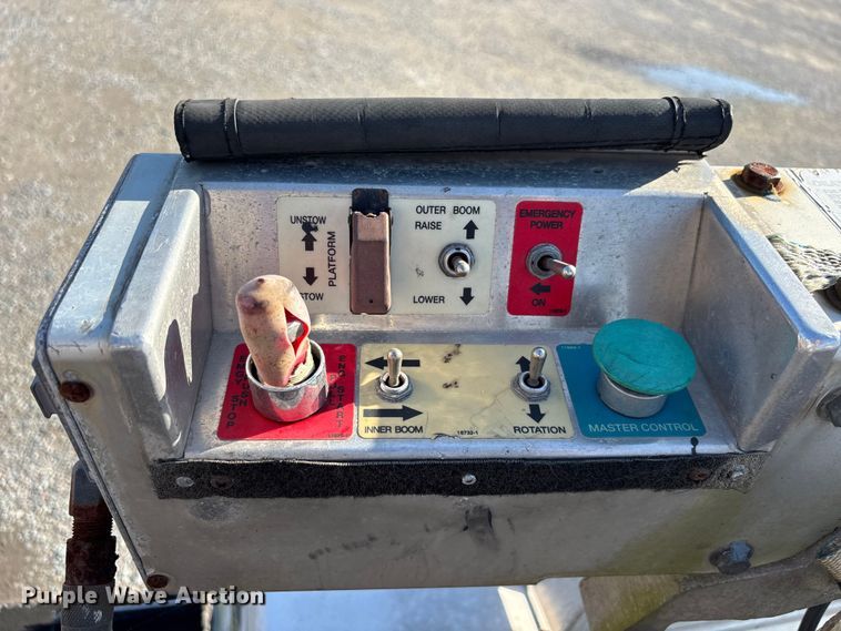 image for item YA3909 2006 Ford F350 Super Duty  bucket truck