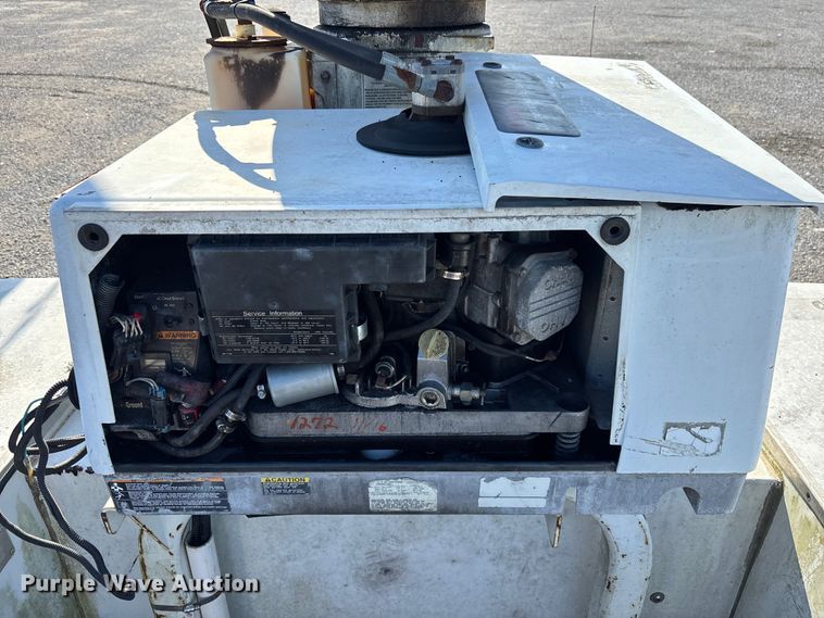 image for item YA3909 2006 Ford F350 Super Duty  bucket truck