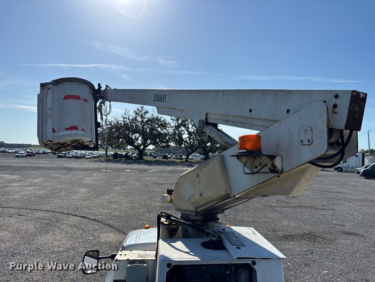 image for item YA3909 2006 Ford F350 Super Duty  bucket truck