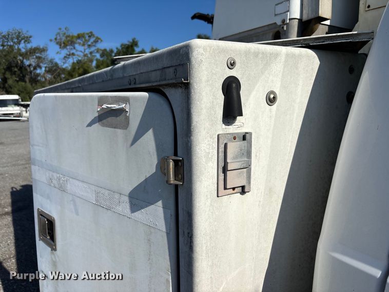 image for item YA3909 2006 Ford F350 Super Duty  bucket truck