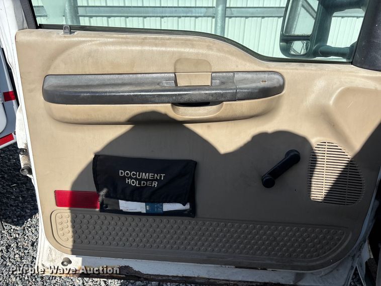 image for item YA3909 2006 Ford F350 Super Duty  bucket truck