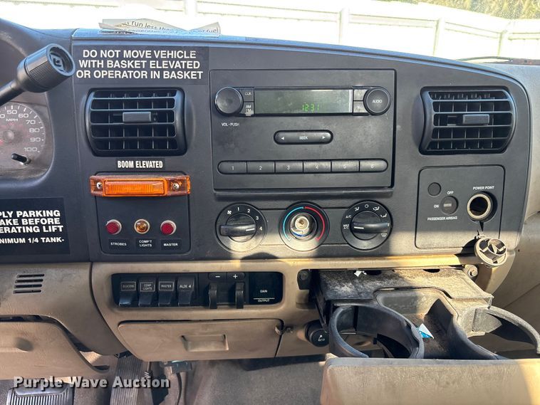 image for item YA3909 2006 Ford F350 Super Duty  bucket truck