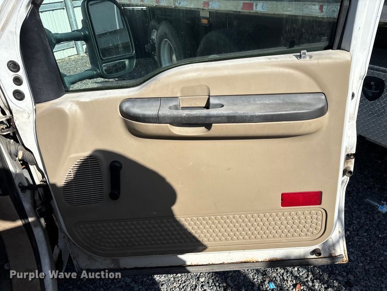 image for item YA3909 2006 Ford F350 Super Duty  bucket truck