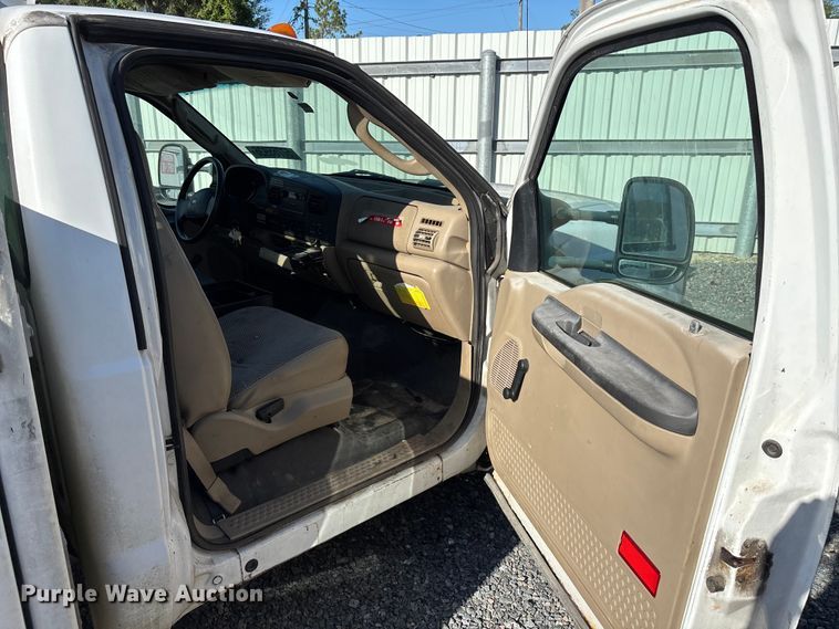 image for item YA3909 2006 Ford F350 Super Duty  bucket truck
