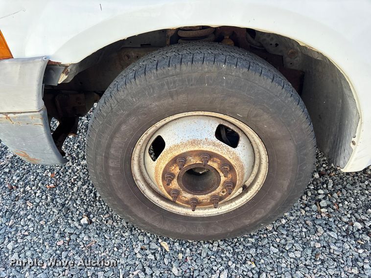 image for item YA3909 2006 Ford F350 Super Duty  bucket truck