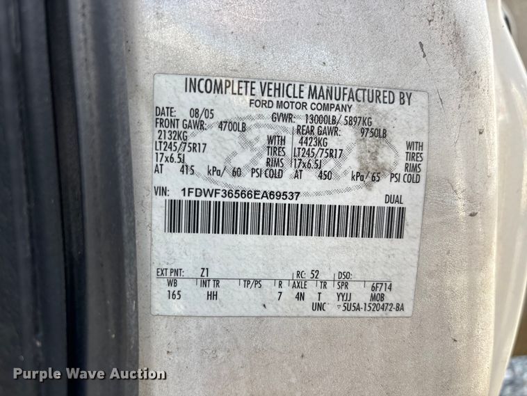 image for item YA3909 2006 Ford F350 Super Duty  bucket truck