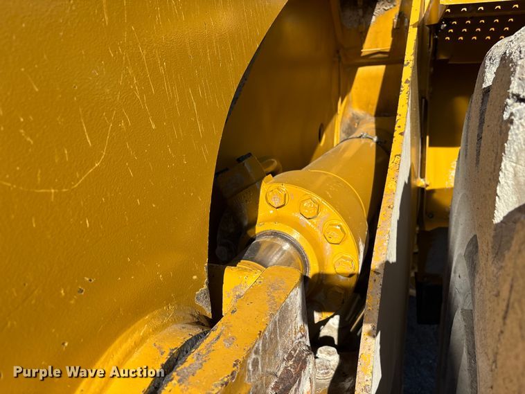 image for item YA3978 2016 Caterpillar 988K wheel loader