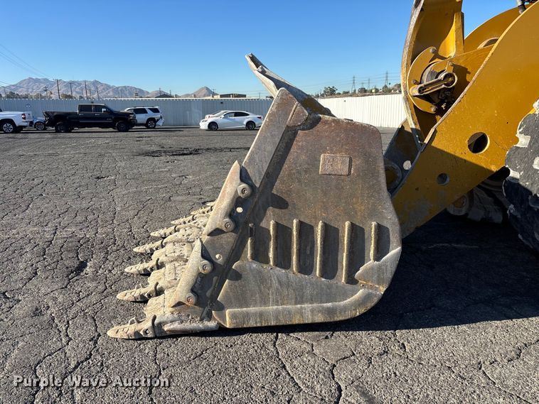 image for item YA3978 2016 Caterpillar 988K wheel loader