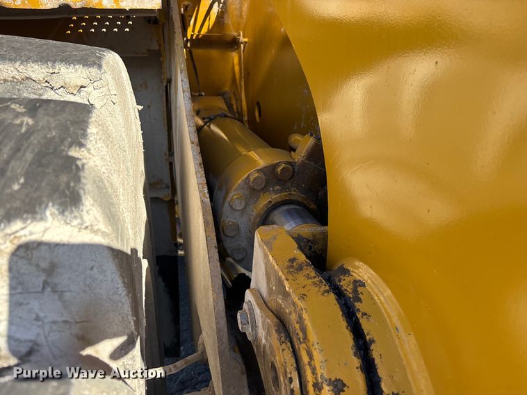image for item YA3978 2016 Caterpillar 988K wheel loader