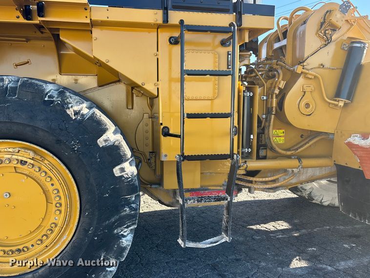 image for item YA3978 2016 Caterpillar 988K wheel loader