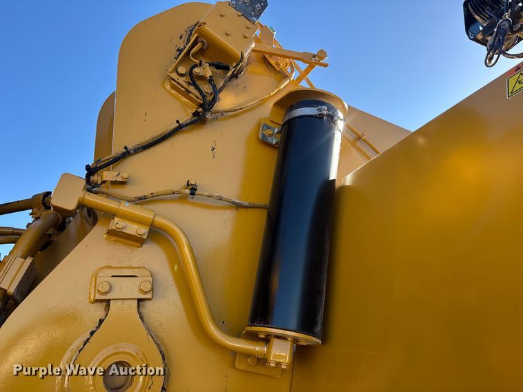 image for item YA3978 2016 Caterpillar 988K wheel loader