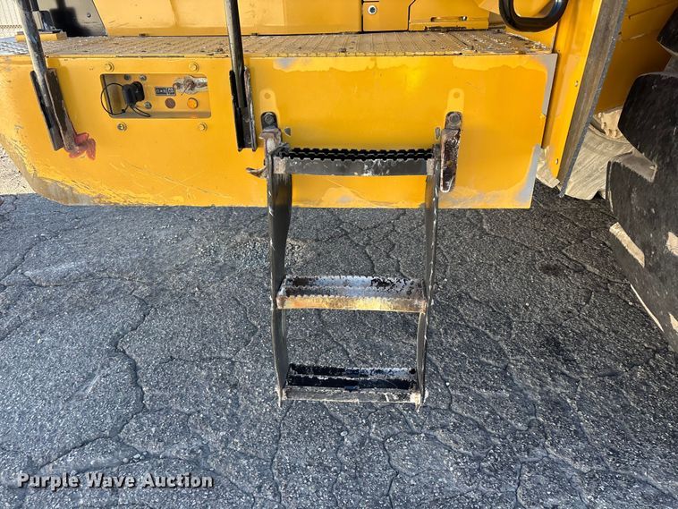 image for item YA3978 2016 Caterpillar 988K wheel loader