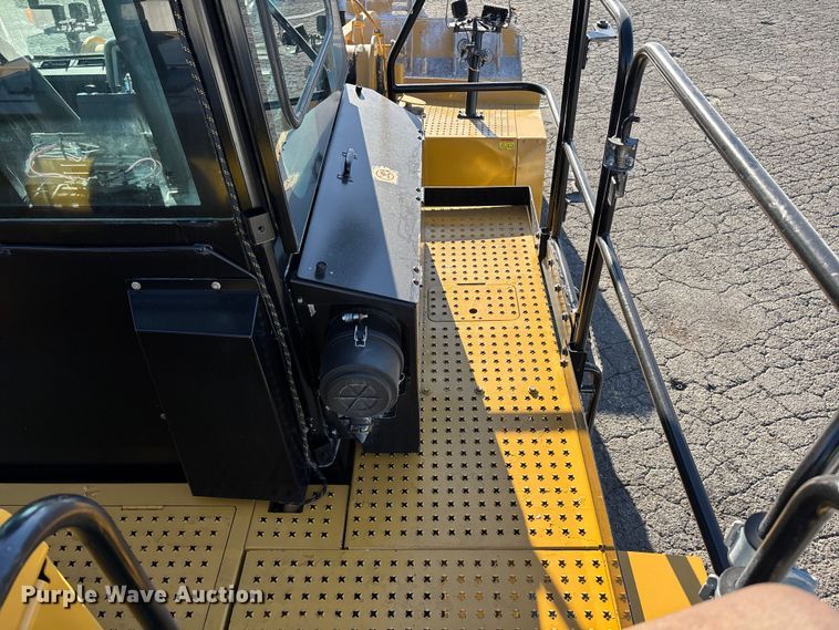 image for item YA3978 2016 Caterpillar 988K wheel loader