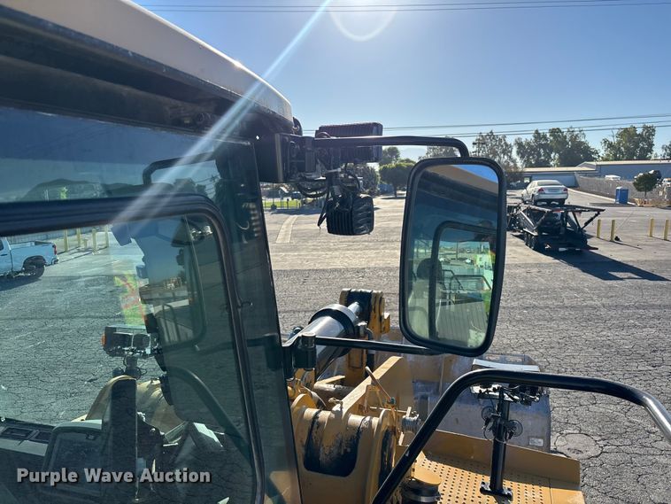 image for item YA3978 2016 Caterpillar 988K wheel loader