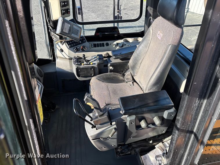 image for item YA3978 2016 Caterpillar 988K wheel loader
