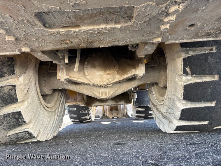 image for item YA3978 2016 Caterpillar 988K wheel loader