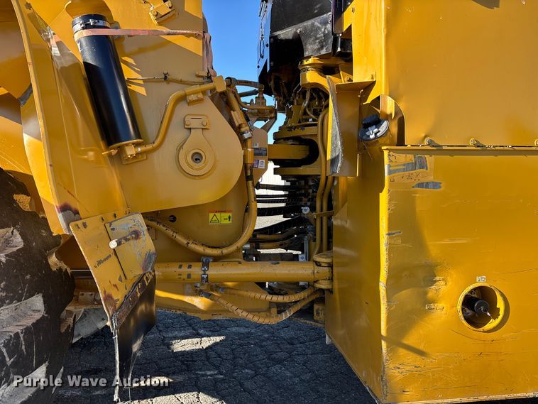 image for item YA3978 2016 Caterpillar 988K wheel loader