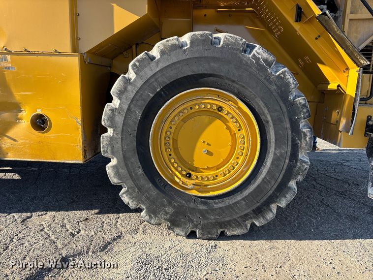 image for item YA3978 2016 Caterpillar 988K wheel loader
