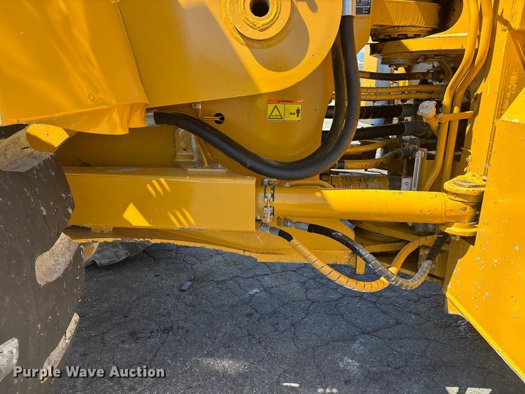 image for item YA3979 2015 Caterpillar 988K wheel loader