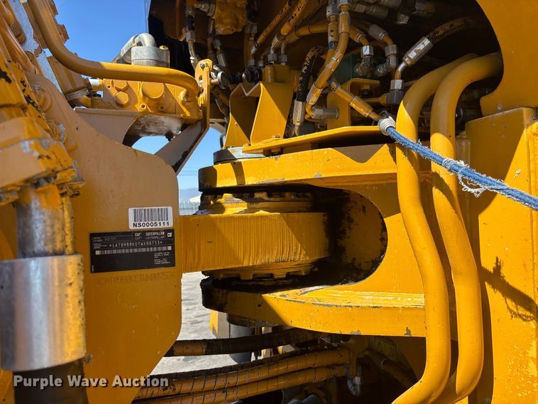 image for item YA3979 2015 Caterpillar 988K wheel loader
