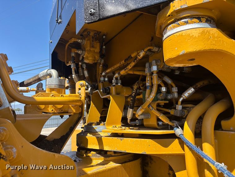 image for item YA3979 2015 Caterpillar 988K wheel loader