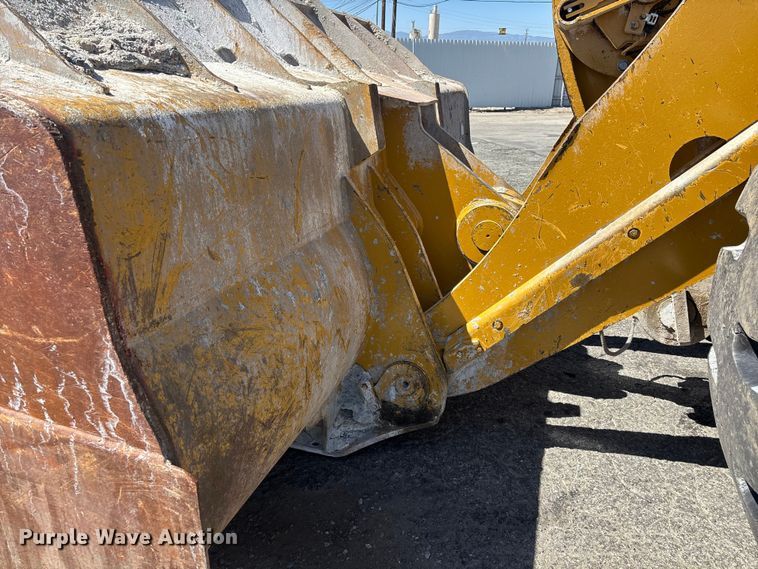 image for item YA3979 2015 Caterpillar 988K wheel loader