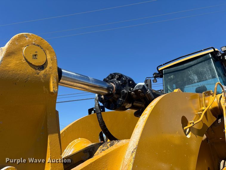 image for item YA3979 2015 Caterpillar 988K wheel loader