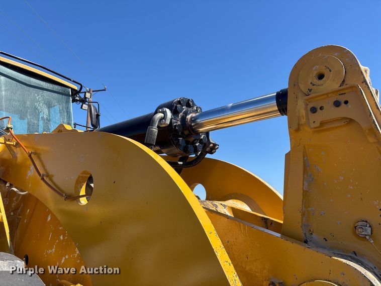 image for item YA3979 2015 Caterpillar 988K wheel loader