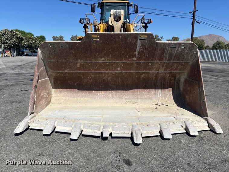 image for item YA3979 2015 Caterpillar 988K wheel loader