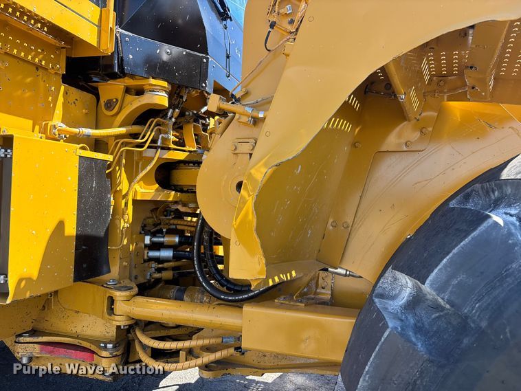 image for item YA3979 2015 Caterpillar 988K wheel loader