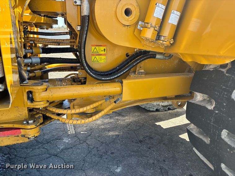 image for item YA3979 2015 Caterpillar 988K wheel loader