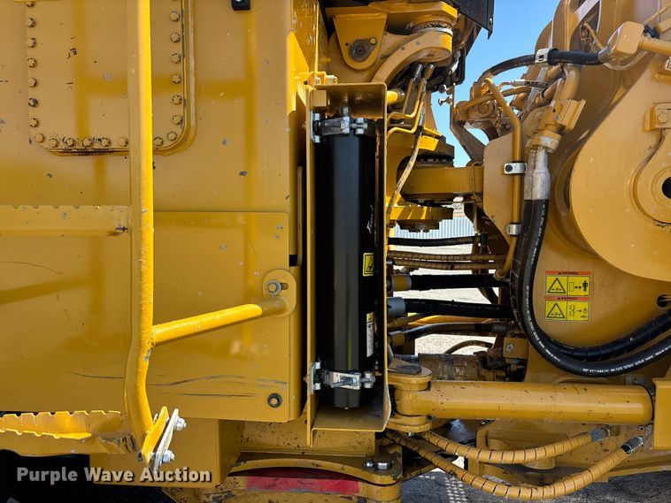 image for item YA3979 2015 Caterpillar 988K wheel loader