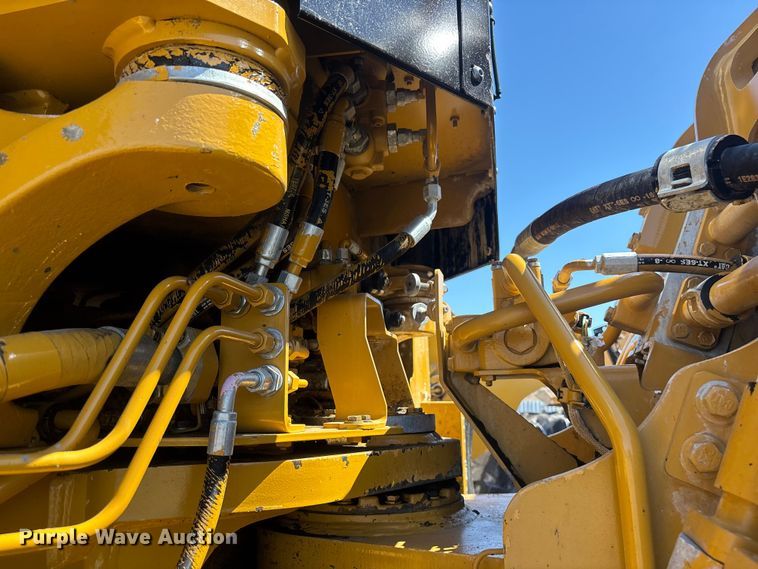 image for item YA3979 2015 Caterpillar 988K wheel loader