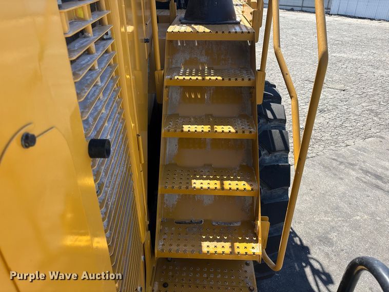 image for item YA3979 2015 Caterpillar 988K wheel loader