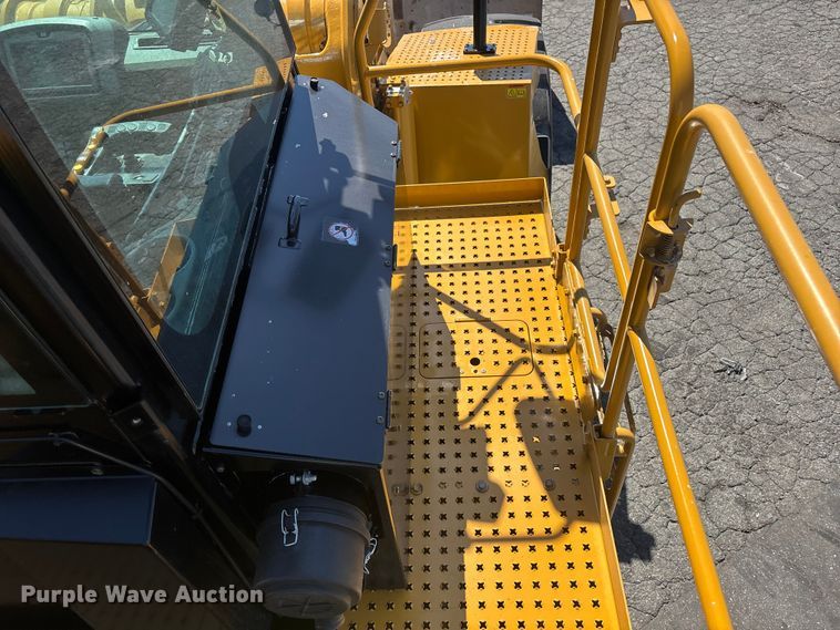 image for item YA3979 2015 Caterpillar 988K wheel loader