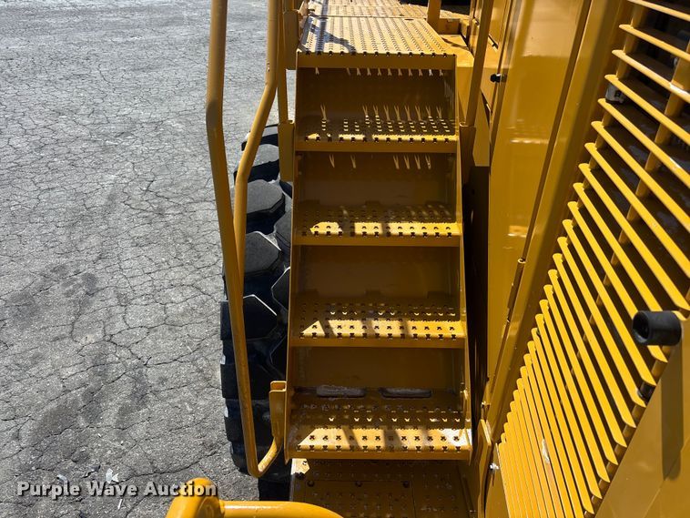 image for item YA3979 2015 Caterpillar 988K wheel loader
