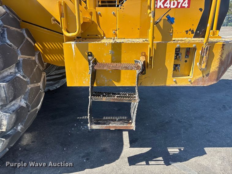 image for item YA3979 2015 Caterpillar 988K wheel loader