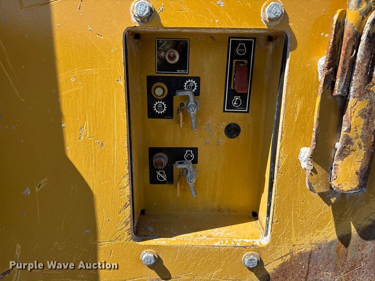 image for item YA3979 2015 Caterpillar 988K wheel loader