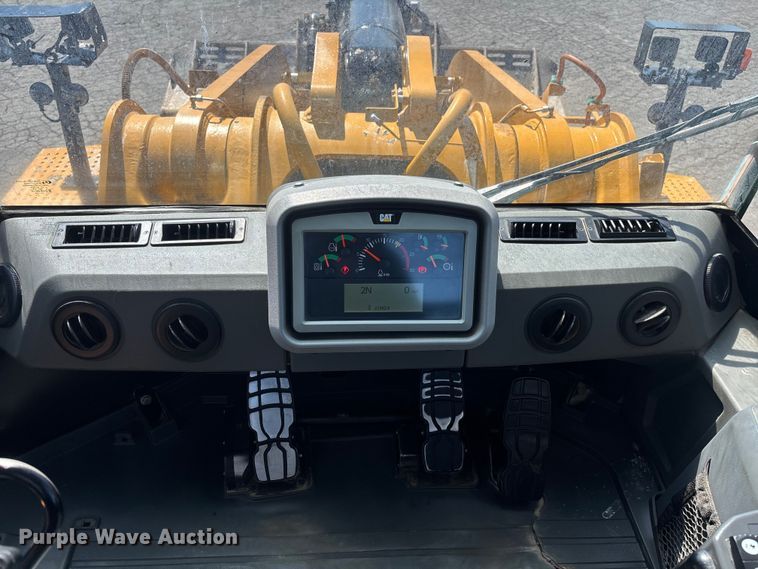 image for item YA3979 2015 Caterpillar 988K wheel loader
