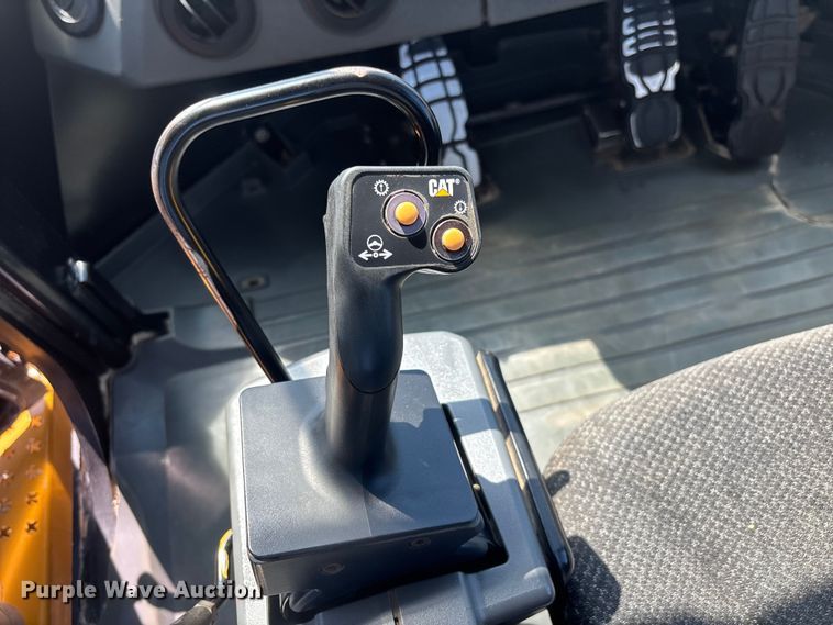 image for item YA3979 2015 Caterpillar 988K wheel loader