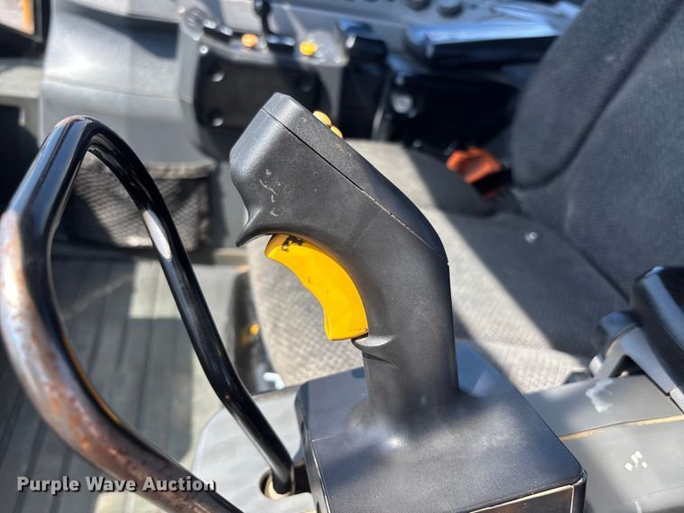 image for item YA3979 2015 Caterpillar 988K wheel loader