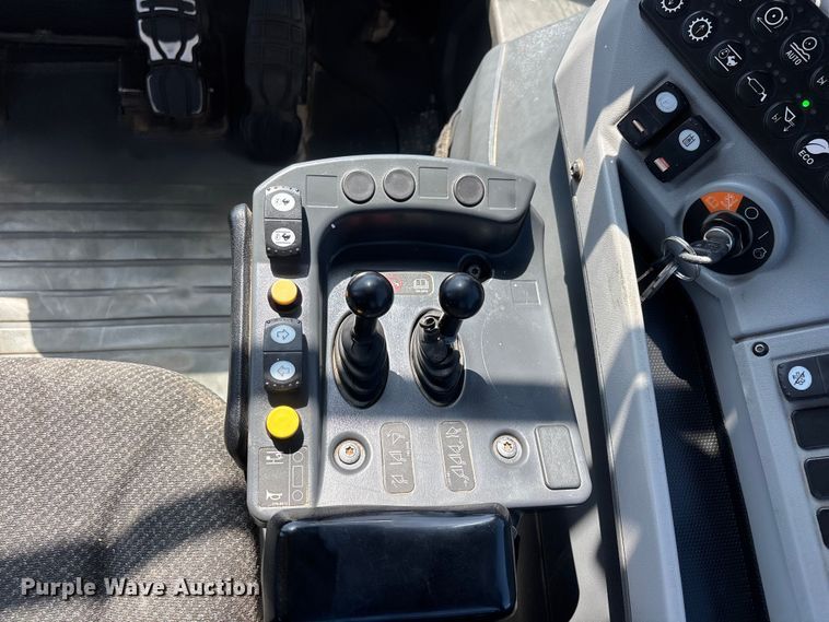 image for item YA3979 2015 Caterpillar 988K wheel loader