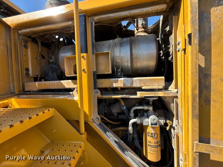 image for item YA3979 2015 Caterpillar 988K wheel loader