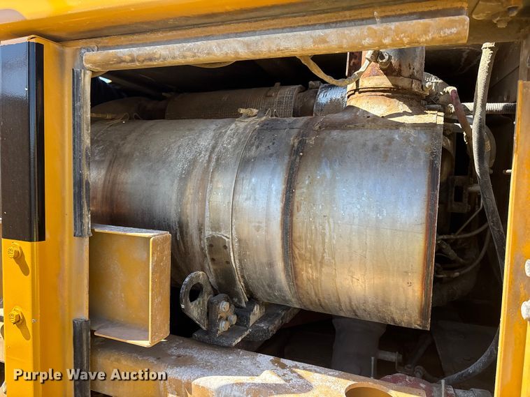 image for item YA3979 2015 Caterpillar 988K wheel loader