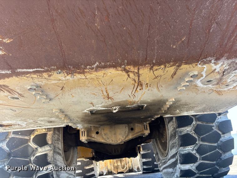 image for item YA3979 2015 Caterpillar 988K wheel loader