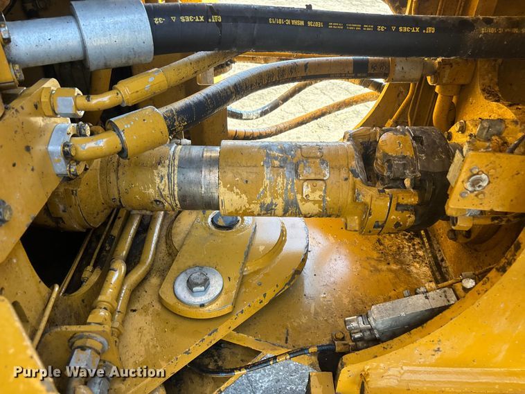 image for item YA3979 2015 Caterpillar 988K wheel loader
